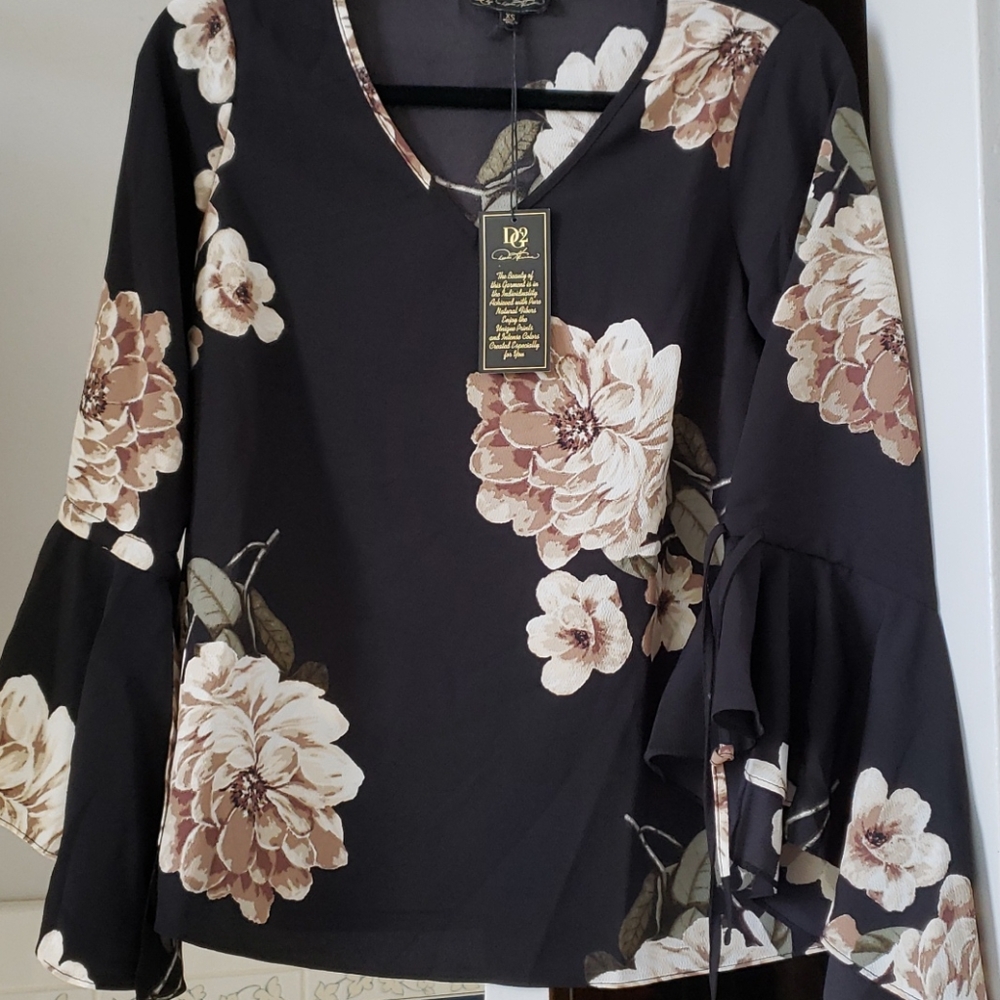 Diane Gilman DG2 New black floral top